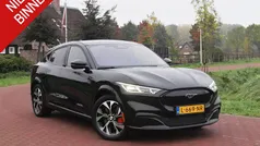 Zwart Gebruikt 2021 Ford Mustang Mach-E SUV | € 31.490 (Eerlijke prijs)