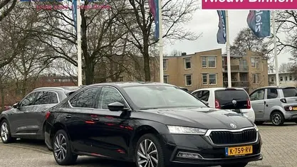 Zwart (metallic) Gebruikt 2021 Skoda Octavia Business Line Sedan | € 16.645 (Super prijs)