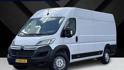 Wit Gebruikt 2023 Citroën Jumper MPV | € 23.425 (Eerlijke prijs)