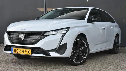 Wit Occasion 2025 Peugeot e-308 Style Hatchback | € 29.895 (Eerlijke prijs)