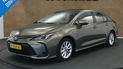 Groen Occasion 2022 Toyota Corolla Business Edition Sedan | € 21.950 (Eerlijke prijs)