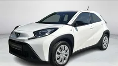 Wit Gebruikt 2024 Toyota Aygo Play Hatchback | € 18.949 (Eerlijke prijs)
