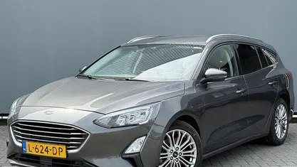 Grijs, metallic lak Gebruikt 2021 Ford Focus Titanium Stationwagen | € 12.899 (Eerlijke prijs)