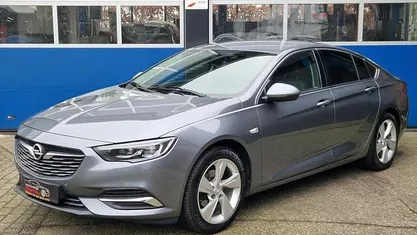 Grijs Gebruikt 2017 Opel Insignia Hatchback | € 14.750 (Eerlijke prijs)