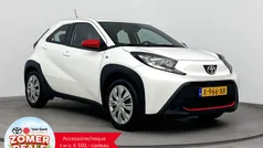 Wit Gebruikt 2024 Toyota Aygo Play Hatchback | € 20.499 (Eerlijke prijs)