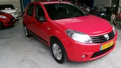 Rood Gebruikt 2010 Dacia Sandero Lauréate Hatchback | € 3.450 (Eerlijke prijs)