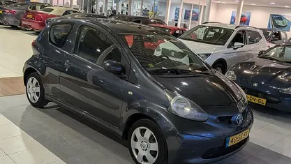 Occasion Toyota Aygo 68 PK (50 kW) 2006 Grijs Hatchback