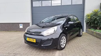 Zwart Gebruikt 2014 Kia Rio Comfort Hatchback | € 5.950 (Goede deal)