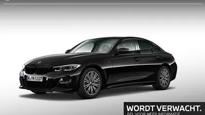 Zwart (metallic) Occasion 2021 BMW 318 Executive Sedan | € 33.400 (Eerlijke prijs)