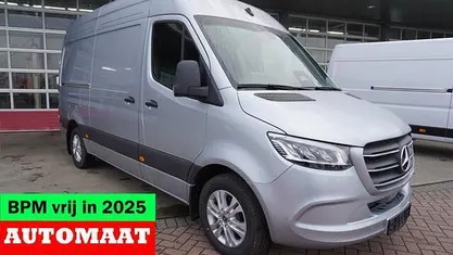 Grijs Occasion 2024 Mercedes Sprinter Van | € 55.750 (Goede deal)