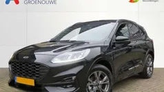 Zwart, metallic lak Nieuw 2024 Ford Kuga ST-Line SUV | € 35.945 (Goede deal)