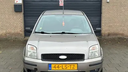 Grijs (metallic) Gebruikt 2003 Ford Fusion MPV | € 1.500 (Eerlijke prijs)