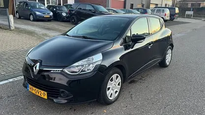 Occasion 2015 Renault Clio IV Expression Hatchback | € 8.500 (Eerlijke prijs)