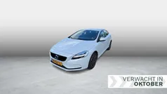 Wit Gebruikt 2020 Volvo V40 Stationwagen | € 19.694 (Eerlijke prijs)
