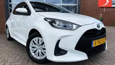 Wit Gebruikt 2023 Toyota Yaris Hybrid Active Hatchback | € 21.750 (Eerlijke prijs)