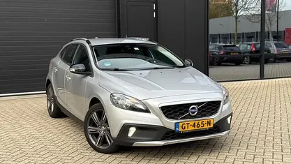 Gebruikt 2014 Volvo V40 Hatchback | € 6.450 (Eerlijke prijs)