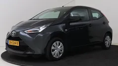 Grijs metallic Gebruikt 2019 Toyota Aygo Hatchback | € 10.950 (Eerlijke prijs)