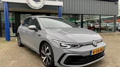 Grijs Gebruikt 2022 VW Golf VIII R-line Hatchback | € 30.545 (Eerlijke prijs)