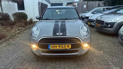 Grijs Gebruikt 2015 Mini ONE Business Hatchback | € 6.200 (Eerlijke prijs)
