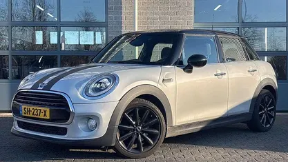 Wit Gebruikt 2018 Mini Cooper Chili Hatchback | € 16.450 (Eerlijke prijs)