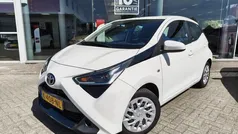 Wit Gebruikt 2021 Toyota Aygo X-play Hatchback | € 12.595 (Eerlijke prijs)