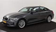 Grijs Gebruikt 2022 BMW 320 Advantage Sedan | € 25.900 (Super prijs)