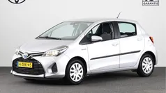 Grijs Gebruikt 2015 Toyota Yaris Hybrid Hatchback | € 12.950 (Eerlijke prijs)