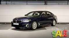 Blauw, metallic lak Gebruikt 2023 BMW 530e Luxury Line Sedan | € 42.900 (Goede deal)