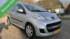 Grijs Gebruikt 2010 Peugeot 107 Urban Move Hatchback | € 4.995 (Eerlijke prijs)