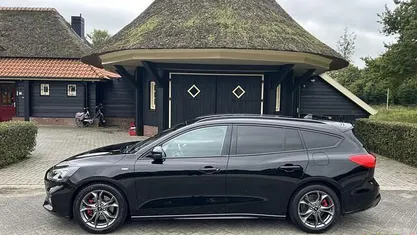 Zwart Occasion 2021 Ford Focus Business Edition Stationwagen | € 16.950 (Eerlijke prijs)