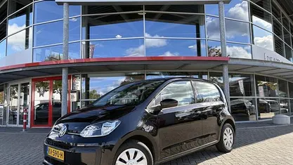 Gebruikt 2016 VW up! Move Hatchback | € 6.440 (Eerlijke prijs)