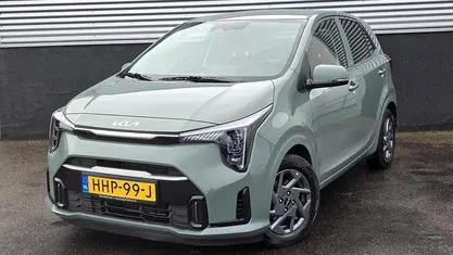 Adventurous green Occasion 2025 Kia Picanto Hatchback | € 19.699 (Eerlijke prijs)
