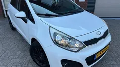 Wit, metallic lak Gebruikt 2013 Kia Rio Plus Hatchback | € 5.999 (Goede deal)