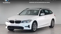 Wit Gebruikt 2020 BMW 318 Executive Stationwagen | € 28.900 (Goede deal)