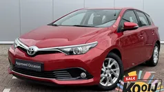 Rood Gebruikt 2016 Toyota Auris Hatchback | € 14.150 (Eerlijke prijs)