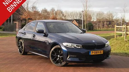 Occasion 2022 BMW 320 Basis Sedan | € 26.995 (Super prijs)