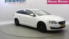Wit, andere lak Gebruikt 2015 Volvo V60 Business Edition Stationwagen | € 5.845 (Goede deal)