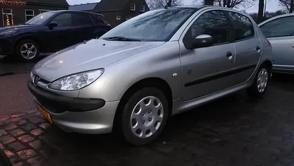 Grijs Gebruikt 2005 Peugeot 206 Hatchback | € 1.295 (Eerlijke prijs)