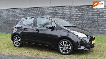 Occasion Toyota Yaris Active 111 PK (81 kW) 2020 Zwart Hatchback
