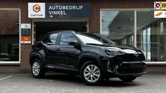 Zwart, metallic lak Gebruikt 2024 Toyota Yaris Cross Active SUV | € 28.950 (Goede deal)