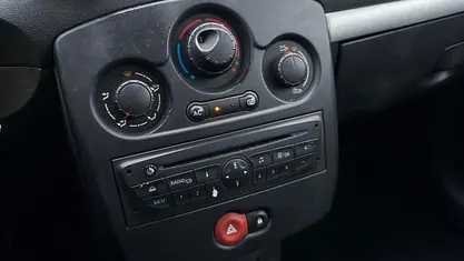 Wit Gebruikt 2011 Renault Clio II Hatchback | € 2.390 (Eerlijke prijs)