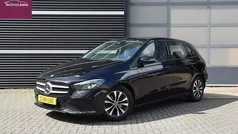 Zwart Gebruikt 2021 Mercedes B180 Business MPV | € 24.450 (Eerlijke prijs)
