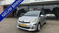 Grijs Gebruikt 2011 Toyota Verso-S MPV | € 8.950 (Eerlijke prijs)