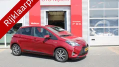 Rood Gebruikt 2020 Toyota Yaris Hybrid Limited Hatchback | € 18.900 (Goede deal)