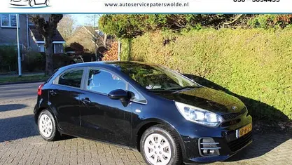 Zwart Occasion 2015 Kia Rio Comfort Hatchback | € 6.950 (Eerlijke prijs)