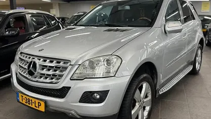 Grijs (metallic) Gebruikt 2010 Mercedes 350 SUV | € 14.950 (Super prijs)