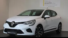 Ijswit 369 Gebruikt 2021 Renault Clio V Zen Hatchback | € 13.450 (Eerlijke prijs)