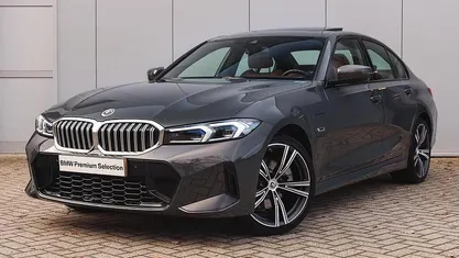 Gebruikt 2023 BMW 330e Executive Sedan | € 43.950 (Eerlijke prijs)