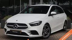 Wit Gebruikt 2022 Mercedes B180 AMG line MPV | € 24.700 (Eerlijke prijs)