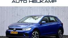 Blauw (metallic) Gebruikt 2021 VW Polo Life Hatchback | € 16.450 (Eerlijke prijs)
